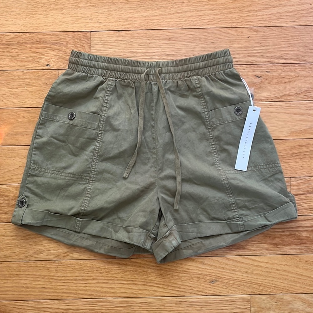 Elastic Army Green Cargo Shorts